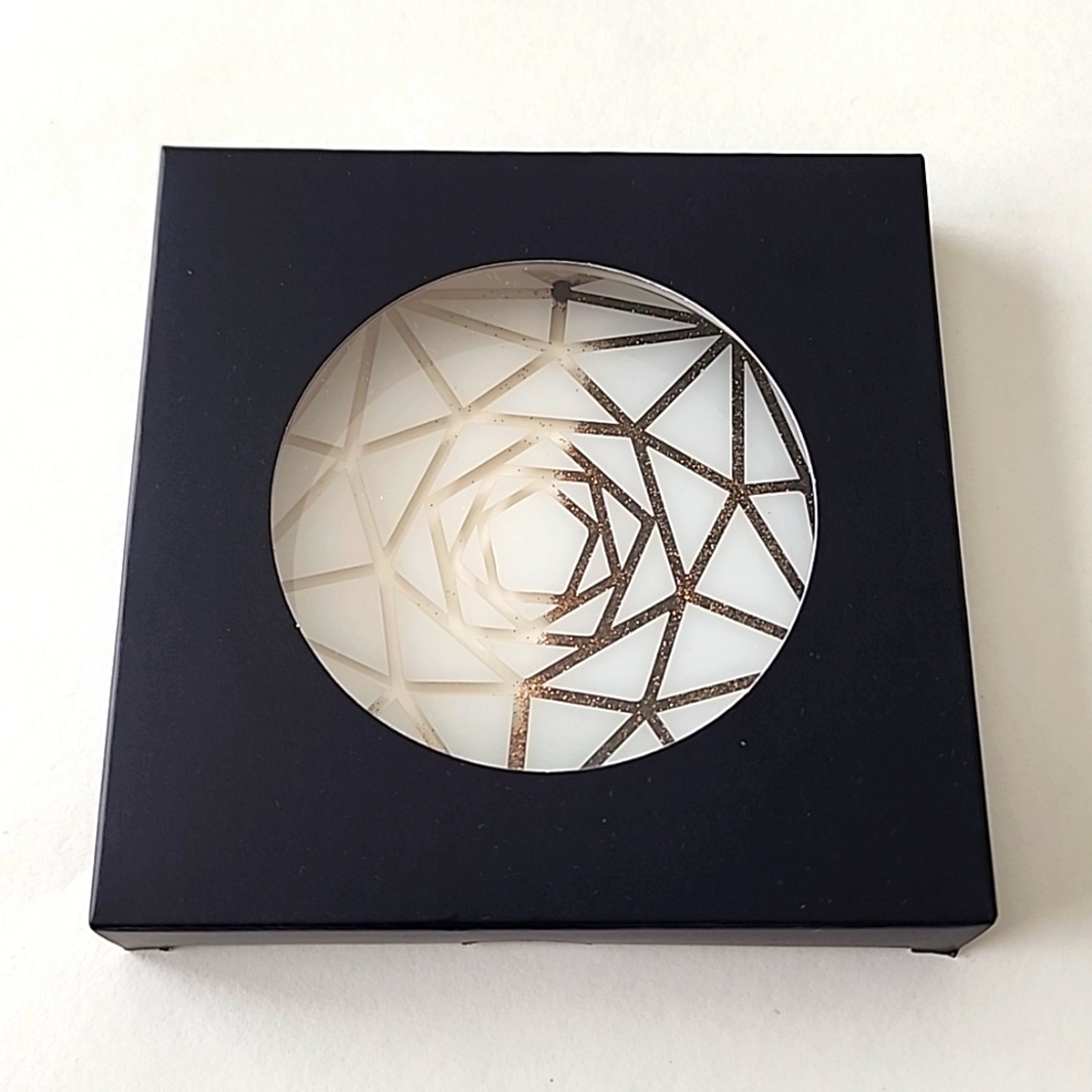 Cle de Peau Saucer